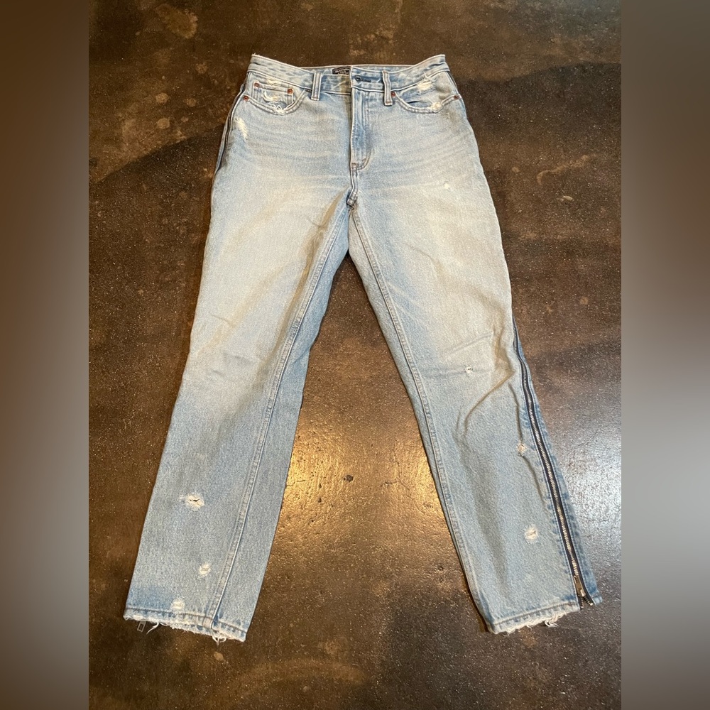 Abercrombie & Fitch Annie High Rise Girlfriend Jean with zipper detail